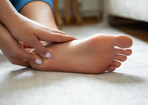 Plantar fasciitt og hælspore: Slik kan du forebygge smerter under hælen Plantar fasciitt og hælspore: Slik kan du forebygge smerter under hælen